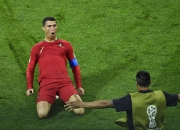 开云体育在线-C罗被罚下场，球队陷入困境