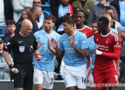 开云体育APP下载-狼队客场不敌曼城，遭遇失利