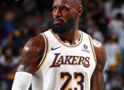 开云下载-詹姆斯球风独特，被誉为一代传奇