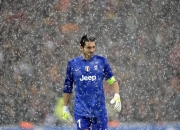 开云足球直播-黄蜂群起碾压雷霆，字母哥关键一击定江山