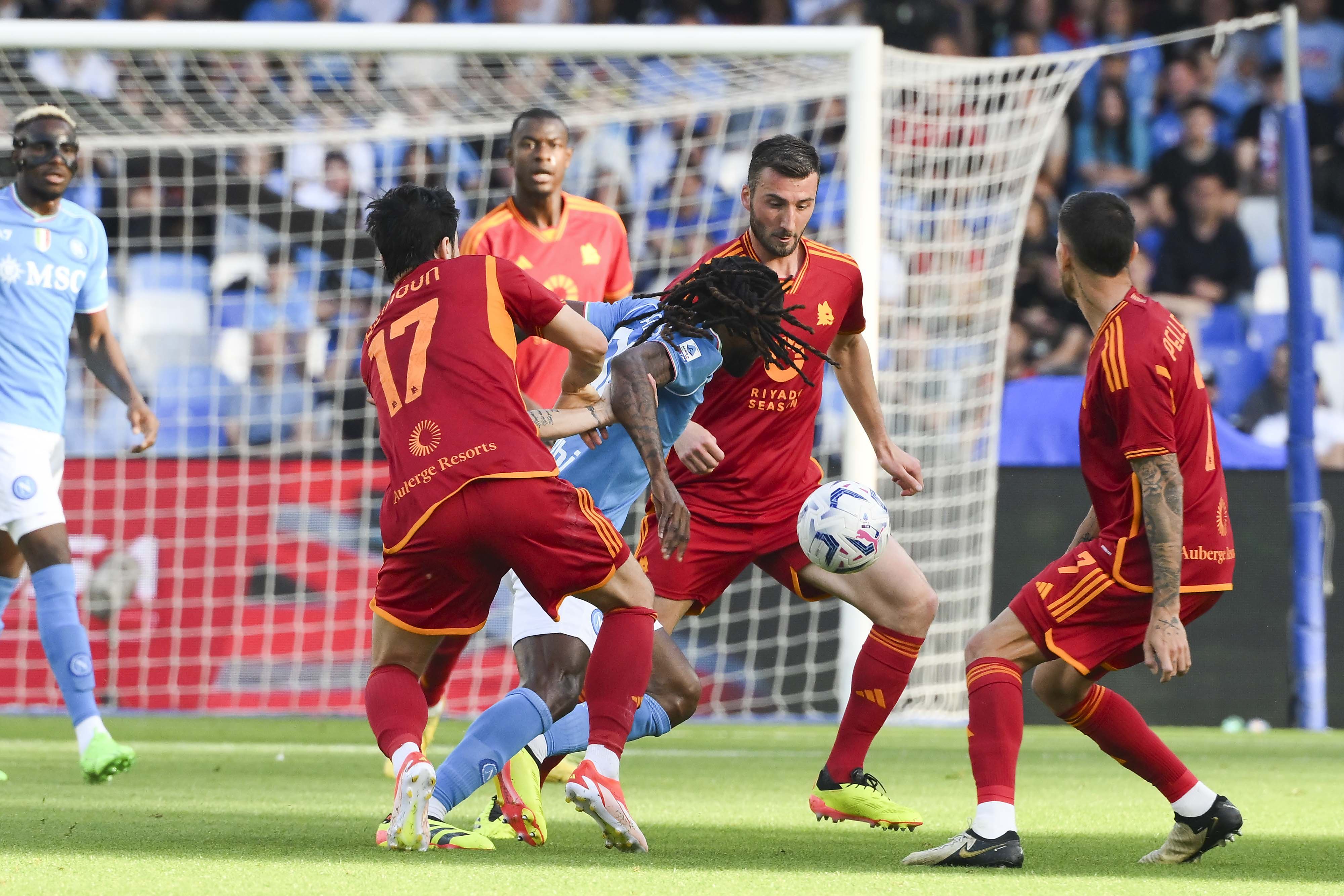 包含意大利联赛赛事集锦，经典对决引发热议的词条