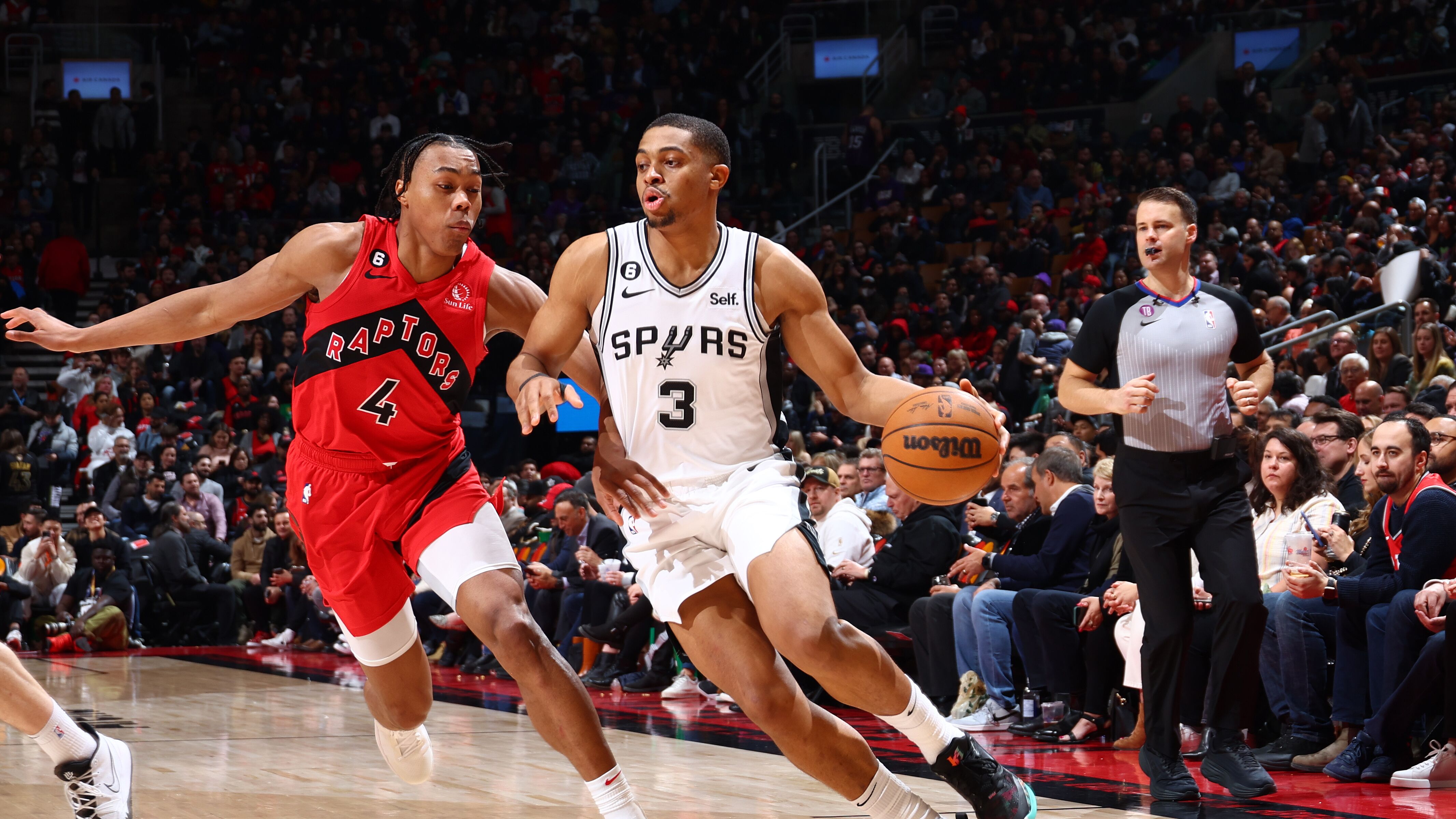 包含大帝+，人轻松战胜猛龙保持榜首位置的词条