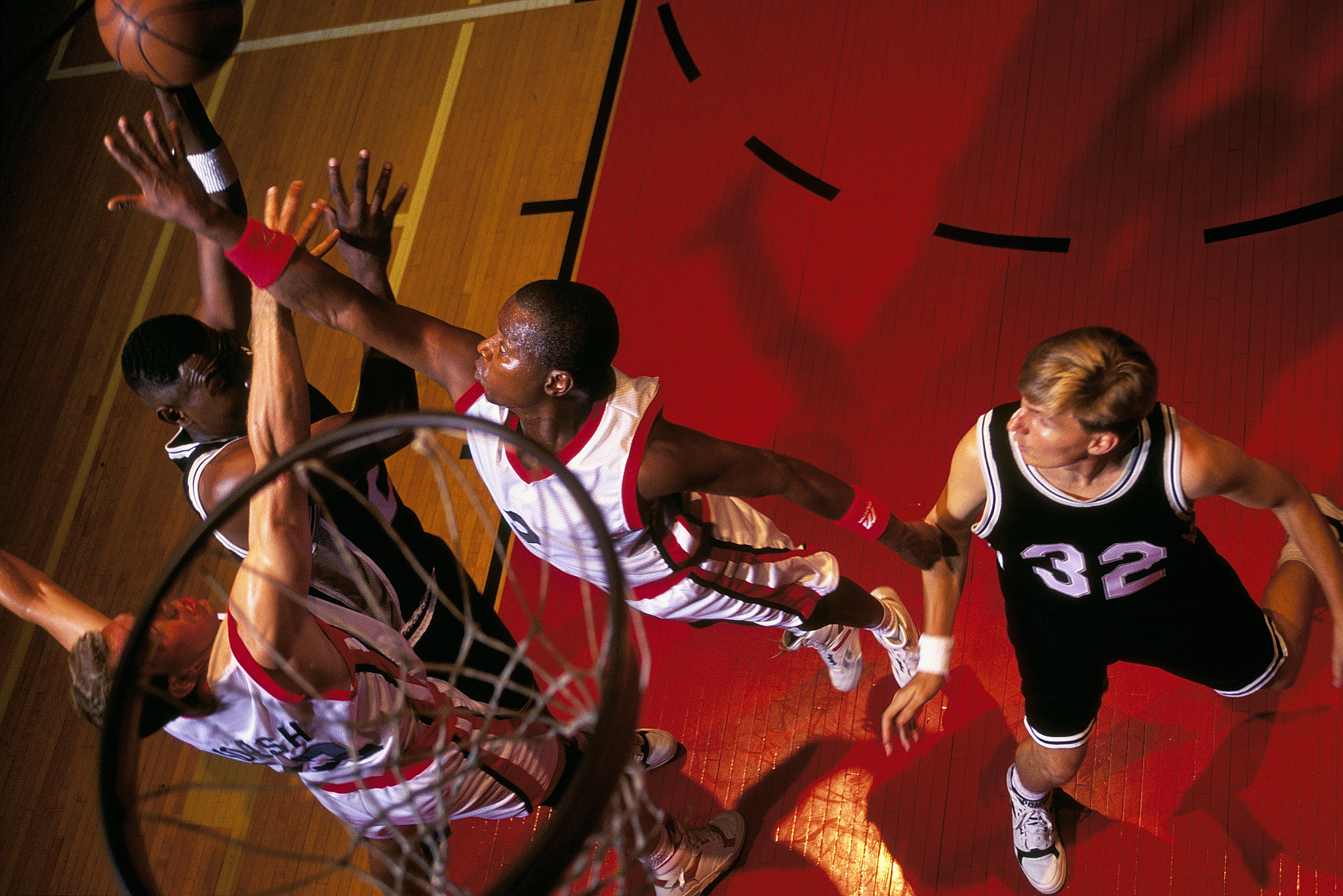 关于拼尽全力！球场上的激情碰撞的信息