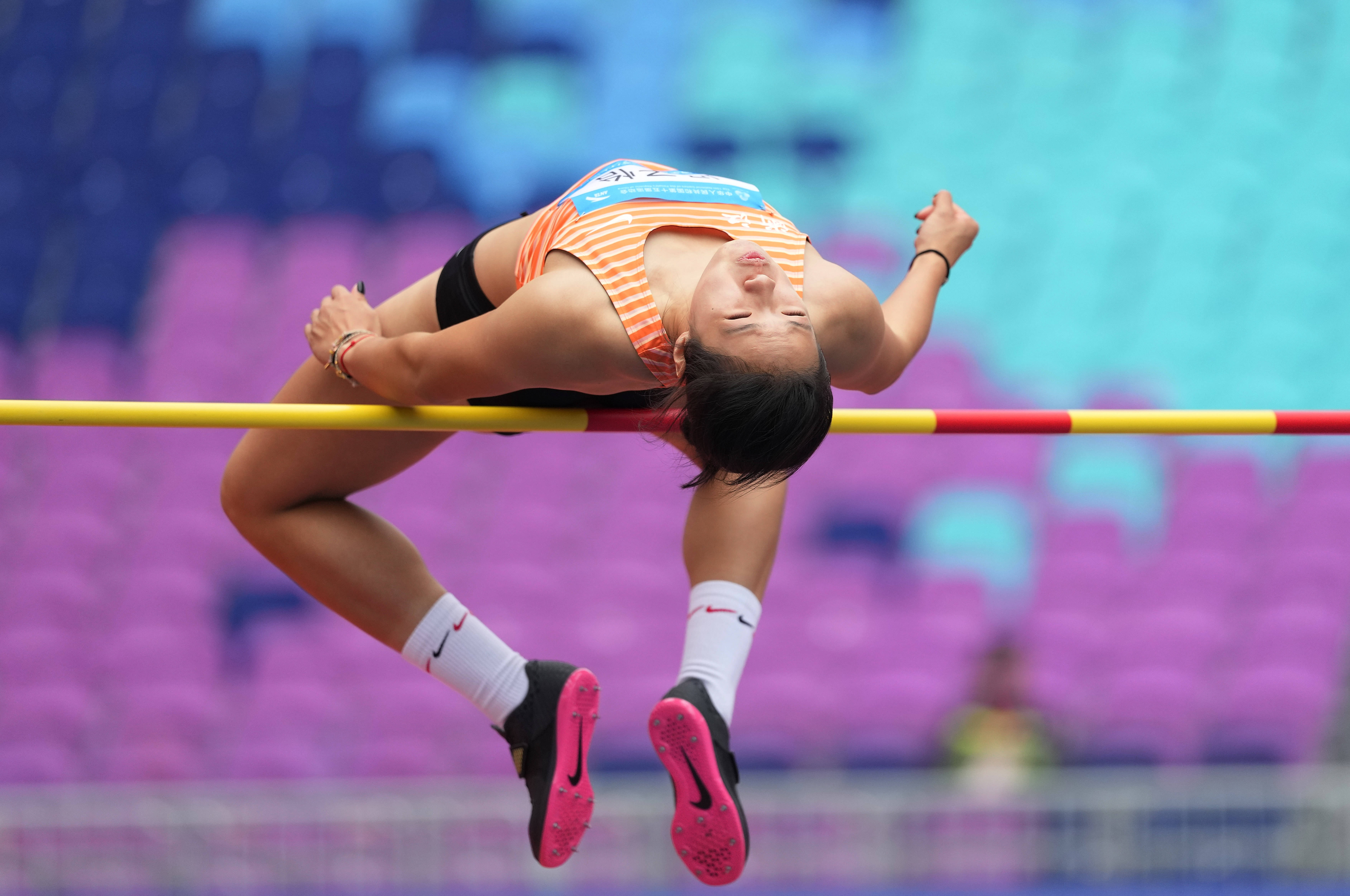 关于塞尔维亚运动员在跳高比赛中实现PB的信息