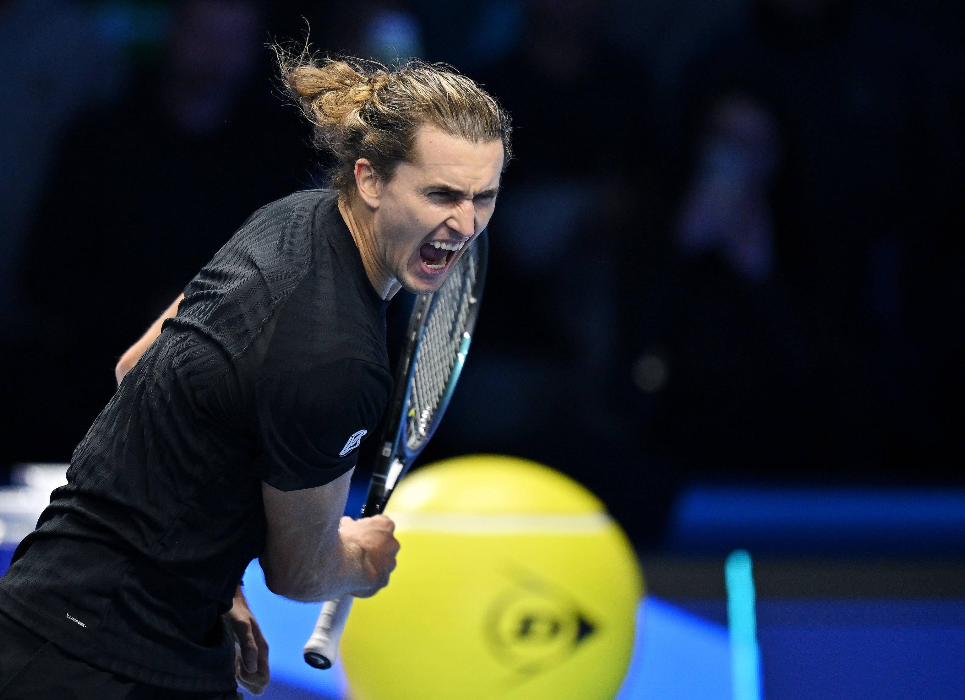 包含澳网完胜ATP总决赛，兹维列夫点燃赛场的词条