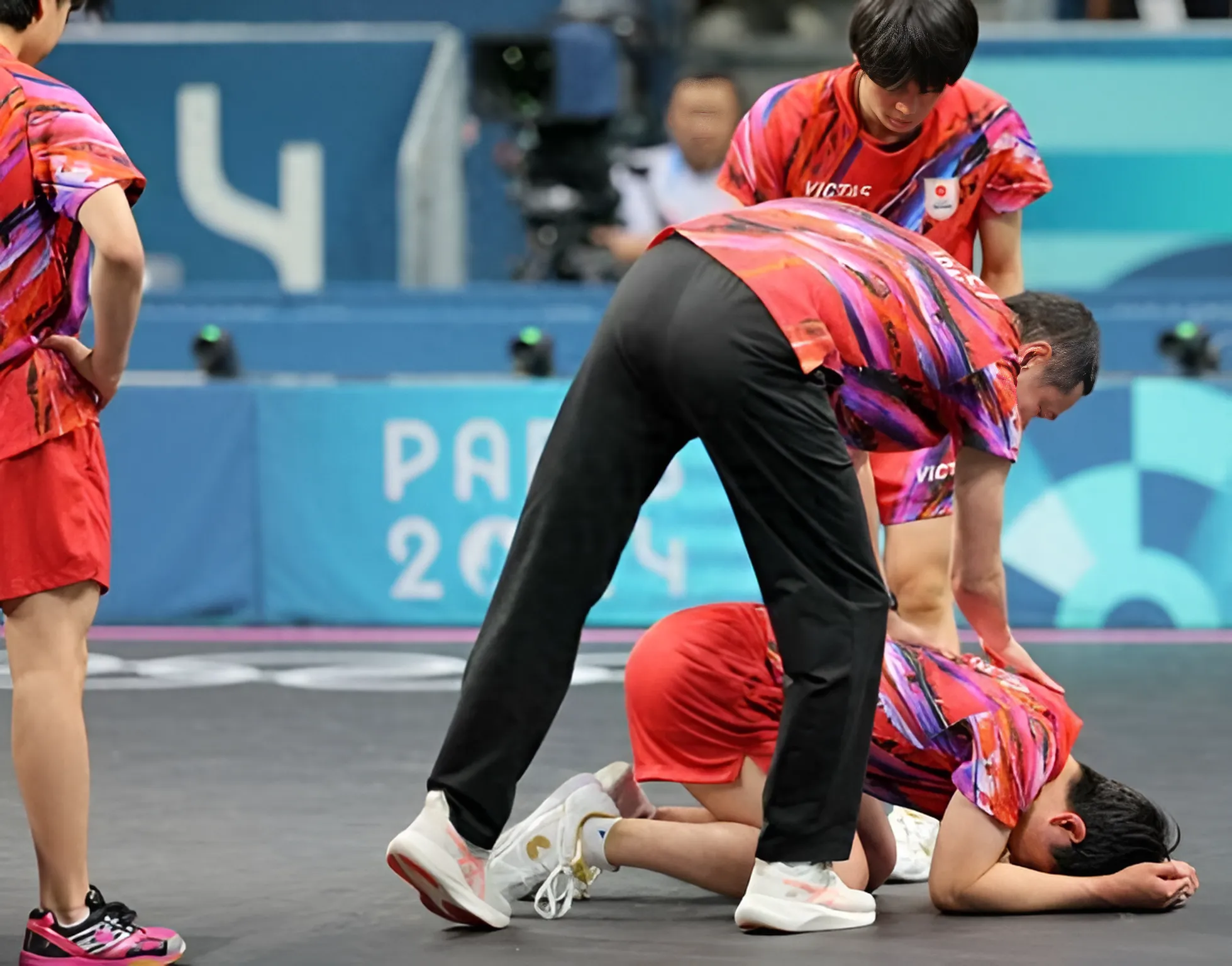 包含瑞典乒乓球队完胜中国乒乓球队，水谷隼三分雨点燃全场的词条