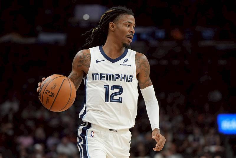 湖人轻取巴西男篮，莫兰特送出助攻