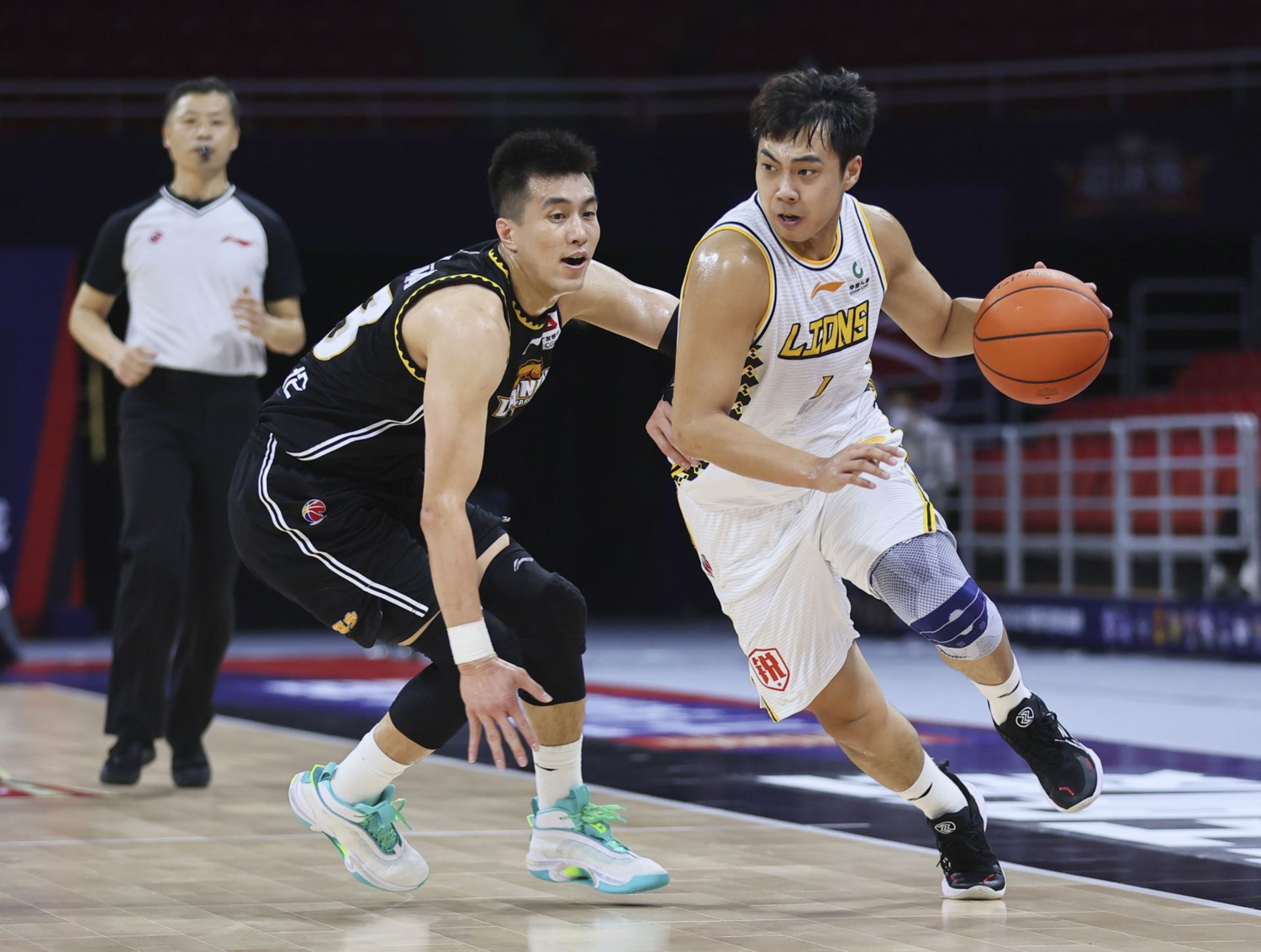 76人横扫凯尔特人，郭艾伦状态火热的简单介绍