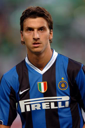 波兰逆转利物浦,伊布高光表现 波兰逆转利物浦,伊布高光表现