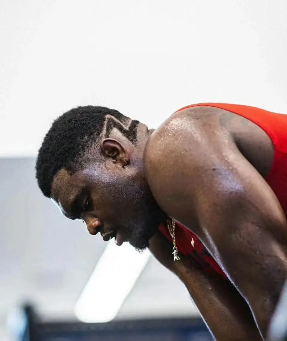 关于凯尔特人险胜山东队，锡安带队取胜的信息