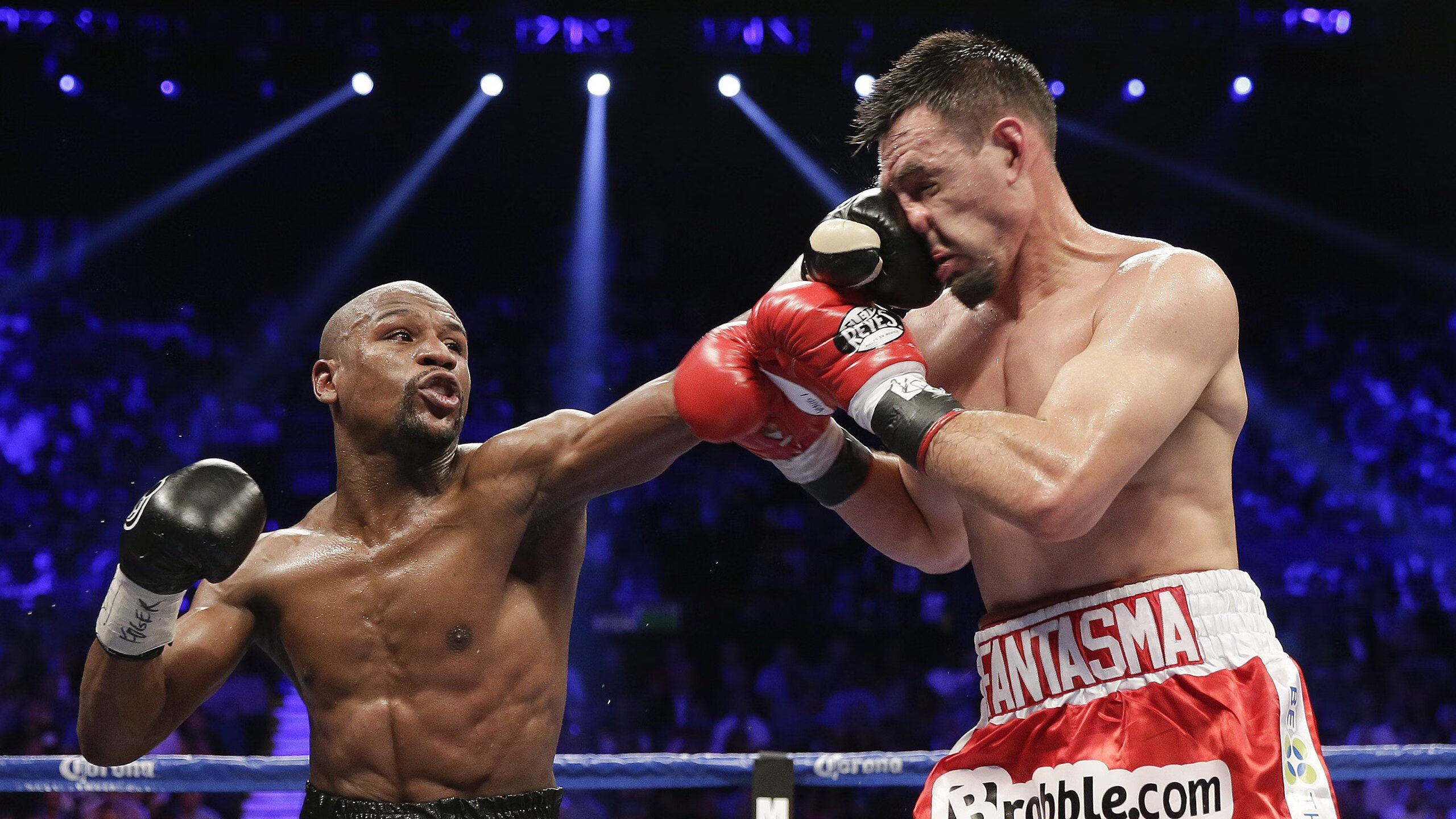 尼克斯鏖战新疆队,保罗成为关键先生,一场跨越时空的篮球对话