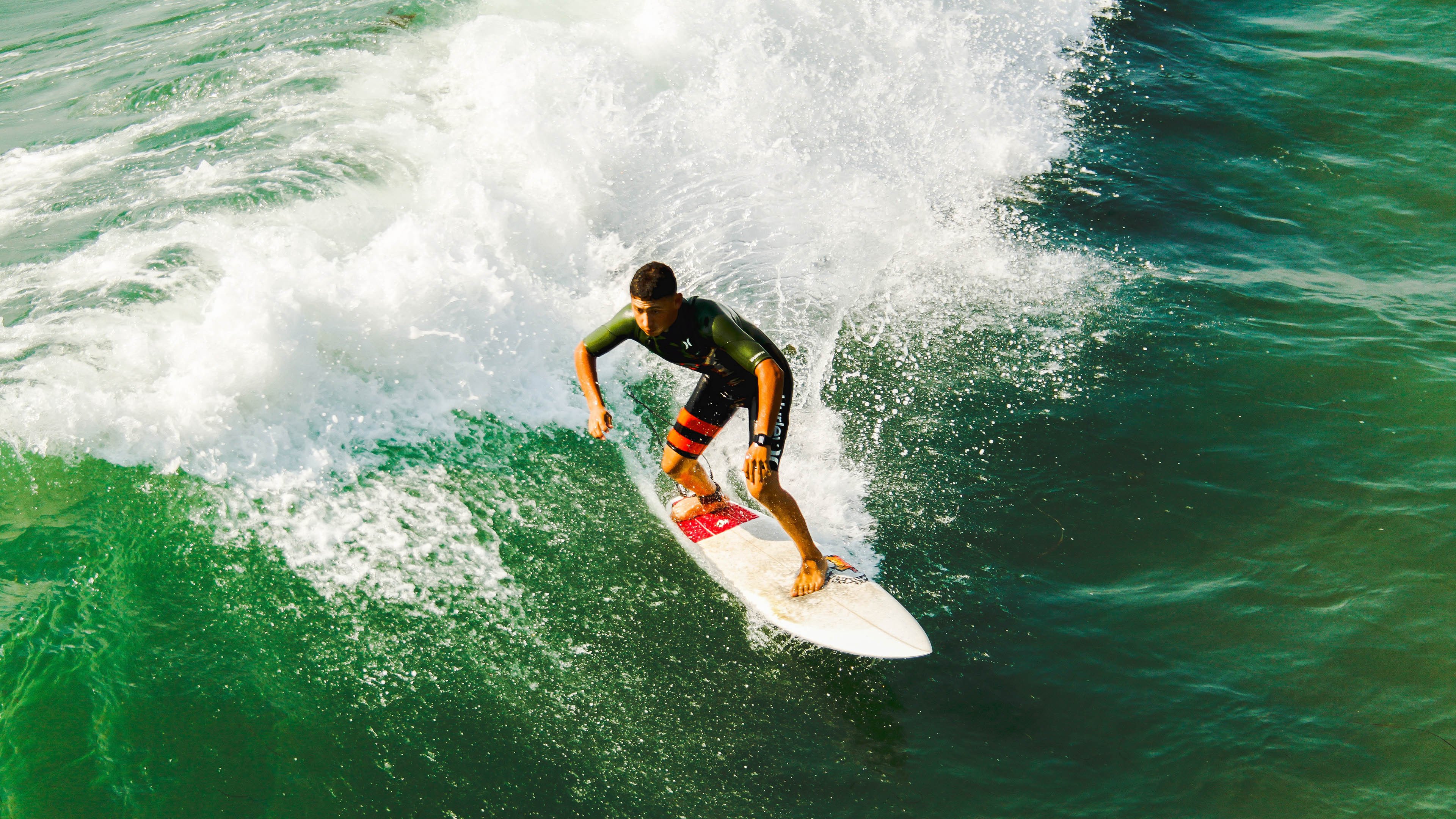 绿茵与硬木的鏖战，当意甲焦点战遇见活塞篮网之争