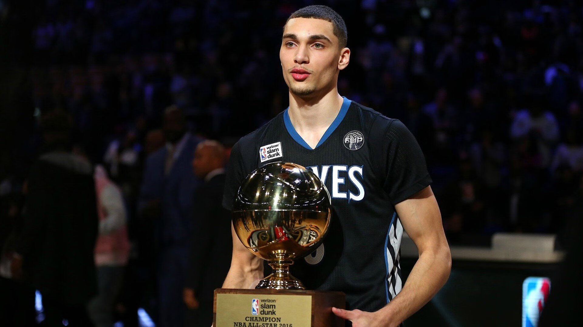 温网横扫拉沃尔杯，兹维列夫点燃赛场，重塑网球版图的独一时刻