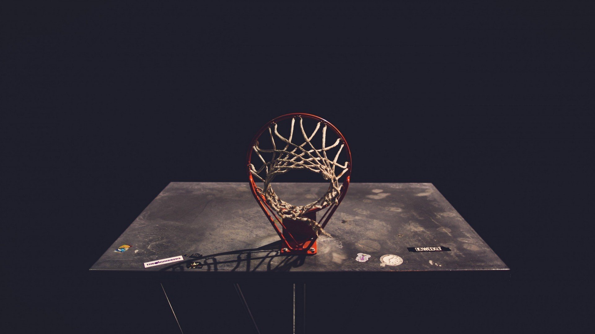 这是一篇基于您提供的关键词(NBA总决赛、雷霆、新疆队)创作的、带有强烈唯一性和平行宇宙科幻色彩的叙事文章